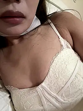 uulove521 online show from November 13, 2025, 8:51 am