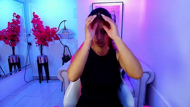 Snapshot of Katty_rounds chatting on November 11, 2025, 12:33 pm Katty rounds online show from November 11, 2025, 12:33 pm