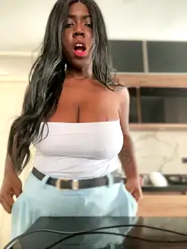 Snapshot of Alexia_24 chatting on November 4, 2025, 7:50 pm Alexia 24 online show from November 4, 2025, 7:50 pm