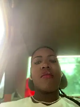 Alexia 24 online show from January 11, 2026, 8:49 pm