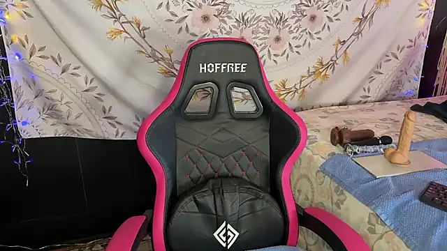 Snapshot of BossMomma0387 chatting on December 14, 2025, 4:01 pm BossMomma0387 online show from December 14, 2025, 4:01 pm