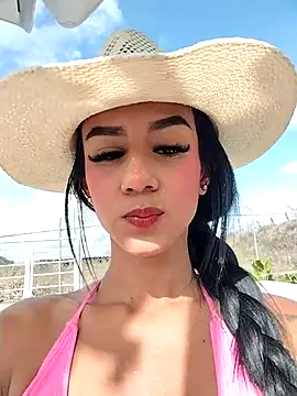 Juliana Xander online show from December 16, 2025, 2:10 pm