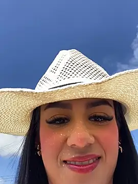 Juliana Xander online show from December 4, 2025, 2:05 pm