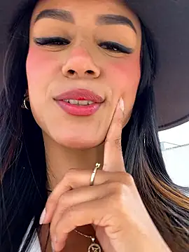 Juliana Xander online show from November 29, 2025, 2:50 pm