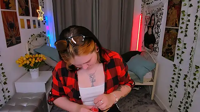 lunaalli online show from September 10, 2025, 4:28 pm