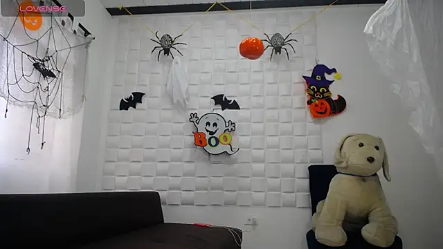 Mature Lady  online show from October 16, 2025, 7:11 pm