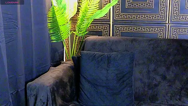 Snapshot of Aelorya chatting on December 15, 2025, 4:24 pm Aelorya online show from December 15, 2025, 4:24 pm