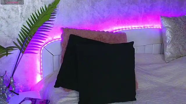 Snapshot of Aelorya chatting on November 27, 2025, 5:35 pm Aelorya online show from November 27, 2025, 5:35 pm