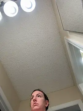 sweetsirenn online show from April 17, 2026, 1:36 pm