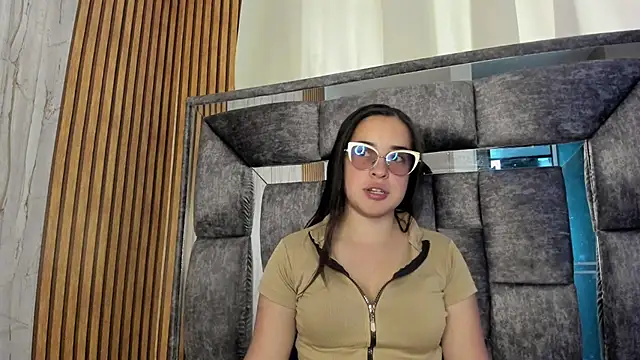 Cherry  Hot online show from November 13, 2025, 5:50 pm