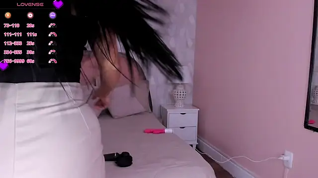 isabella milf  online show from April 15, 2026, 7:07 pm