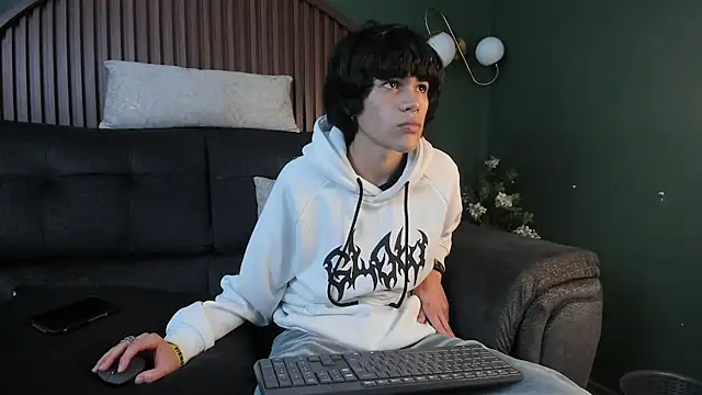 Diamond twink online show from July 4, 2026, 5:25 am