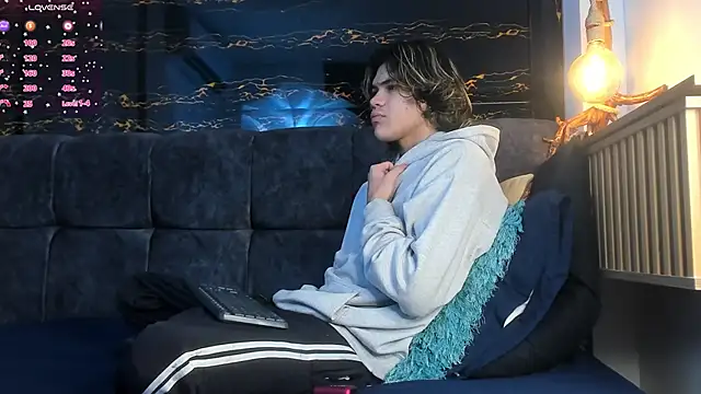 Diamond twink online show from November 5, 2025, 3:53 am