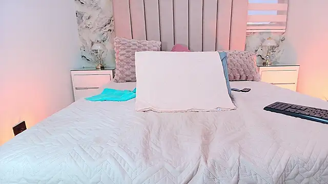 Snapshot of celeste_moonx chatting on November 18, 2025, 3:15 pm celeste moonx online show from November 18, 2025, 3:15 pm