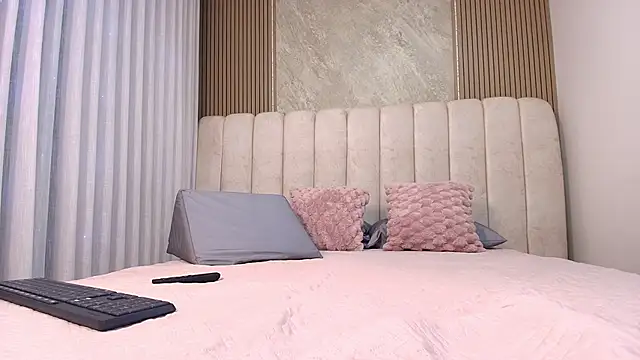 celeste moonx online show from December 22, 2025, 1:11 pm