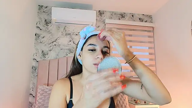 Snapshot of celeste_moonx chatting on November 10, 2025, 12:10 pm celeste moonx online show from November 10, 2025, 12:10 pm