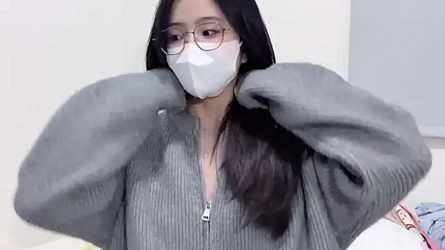 LHeart online show from November 8, 2025, 2:31 pm