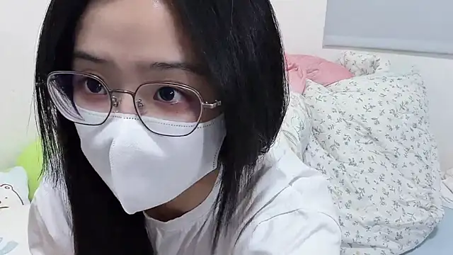 Snapshot of LHeart chatting on May 20, 2026, 2:25 pm LHeart online show from May 20, 2026, 2:25 pm
