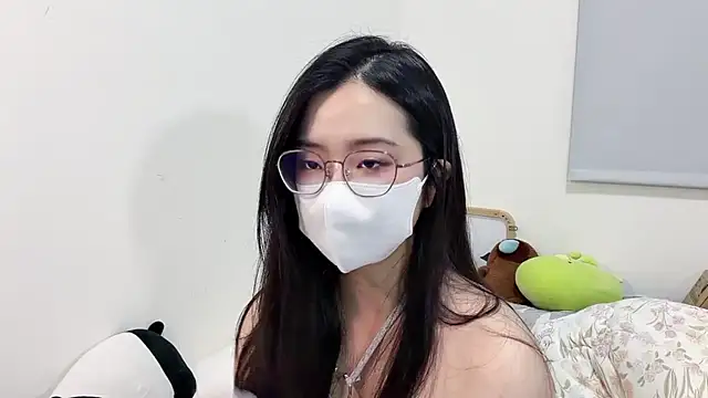 LHeart online show from December 19, 2025, 1:57 pm