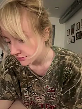 Snapshot of seeunexttuesday chatting on February 3, 2026, 6:22 am seeunexttuesday online show from February 3, 2026, 6:22 am