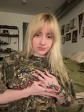 Snapshot of seeunexttuesday chatting on February 3, 2026, 2:43 am seeunexttuesday online show from February 3, 2026, 2:43 am