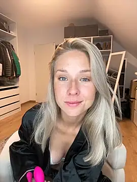 Snapshot of celis_secret chatting on September 30, 2025, 5:13 am celis secret online show from September 30, 2025, 5:13 am