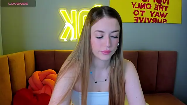 StacyWells online show from April 17, 2026, 1:30 am