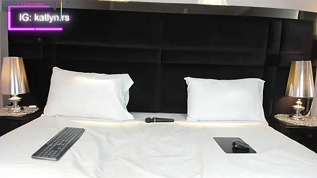 Snapshot of KatlynRous chatting on November 10, 2025, 5:18 pm KatlynRous online show from November 10, 2025, 5:18 pm