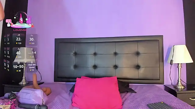 GreciaFox1 online show from April 18, 2026, 12:18 pm