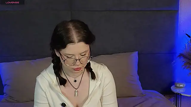 RianaRey online show from June 5, 2026, 6:18 am