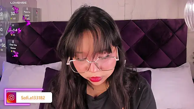 SofiAdanss online show from April 2, 2026, 6:14 pm