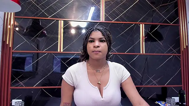 HannyThompson online show from September 25, 2025, 12:33 pm