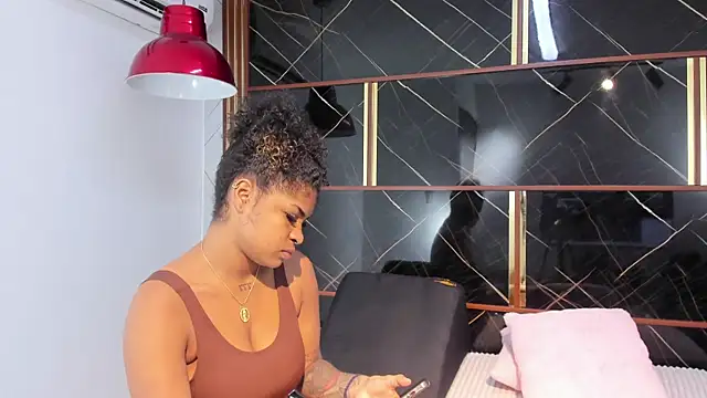 HannyThompson online show from December 19, 2025, 12:18 pm