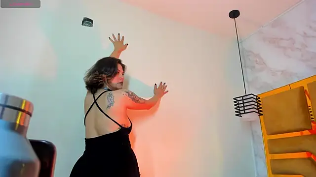 Snapshot of Luciifeer_ chatting on November 7, 2025, 6:56 pm Luciifeer online show from November 7, 2025, 6:56 pm