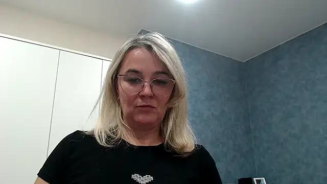 EleanoraDream online show from December 22, 2025, 4:29 pm