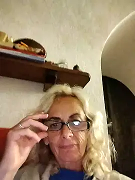 Snapshot of clarabell4 chatting on October 10, 2025, 8:20 pm clarabell4 online show from October 10, 2025, 8:20 pm