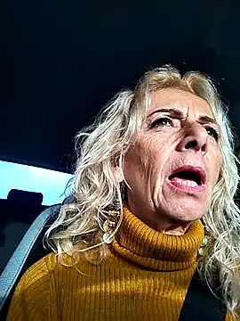 clarabell4 online show from December 3, 2025, 8:03 am