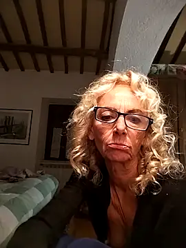 Snapshot of clarabell4 chatting on October 17, 2025, 7:04 pm clarabell4 online show from October 17, 2025, 7:04 pm