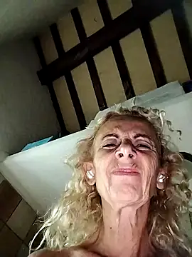 Snapshot of clarabell4 chatting on September 9, 2025, 5:50 am clarabell4 online show from September 9, 2025, 5:50 am