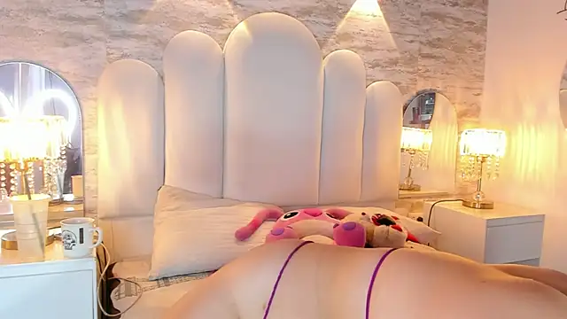 Yassy vazquez online show from February 4, 2026, 7:42 pm