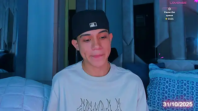 Snapshot of Sebax_Young chatting on October 31, 2025, 9:00 pm Sebax Young online show from October 31, 2025, 9:00 pm