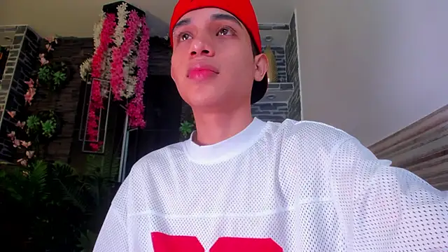 Sebax Young online show from April 19, 2026, 4:02 am