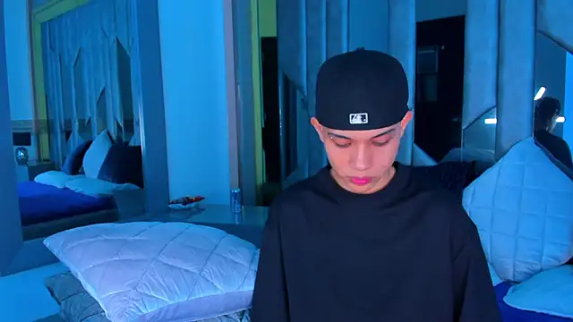 Snapshot of Sebax_Young chatting on September 16, 2025, 4:02 am Sebax Young online show from September 16, 2025, 4:02 am