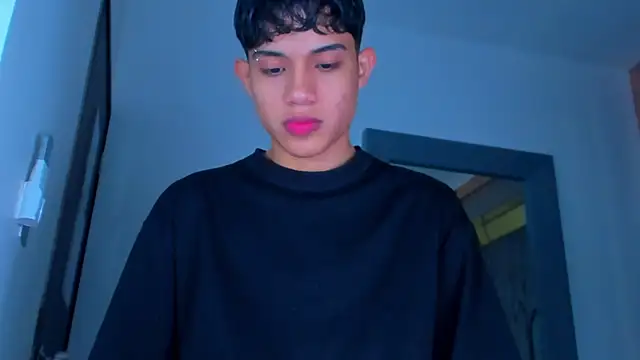 Snapshot of Sebax_Young chatting on November 26, 2025, 9:04 pm Sebax Young online show from November 26, 2025, 9:04 pm