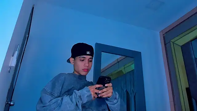 Snapshot of Sebax_Young chatting on November 6, 2025, 3:54 am Sebax Young online show from November 6, 2025, 3:54 am