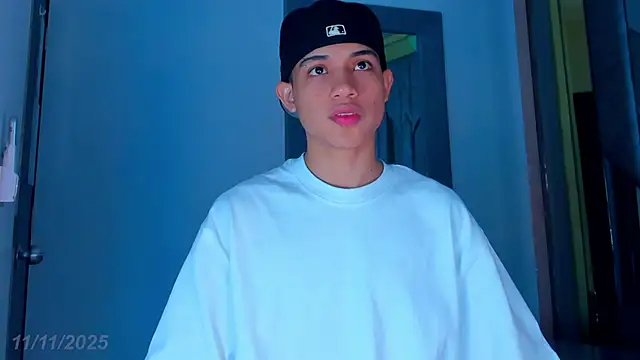 Snapshot of Sebax_Young chatting on November 11, 2025, 8:03 pm Sebax Young online show from November 11, 2025, 8:03 pm