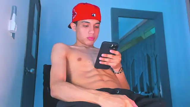 Snapshot of Sebax_Young chatting on December 20, 2025, 8:22 pm Sebax Young online show from December 20, 2025, 8:22 pm