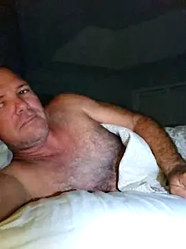 cubanitofeliz40 online show from December 18, 2025, 11:25 am