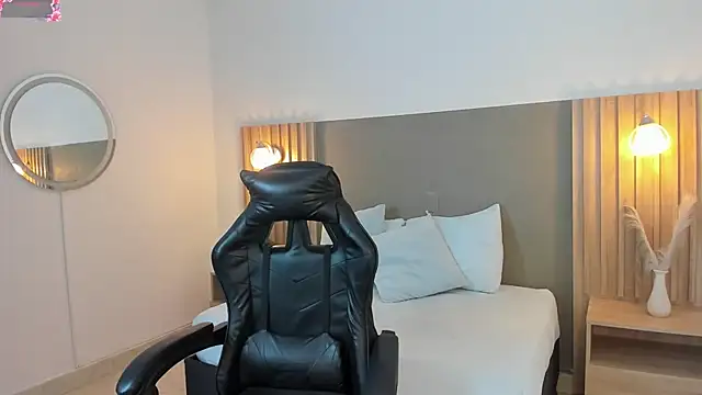 emma fhox online show from October 2, 2025, 2:26 am