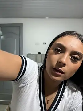 nicolexxaleja online show from April 8, 2026, 11:39 pm